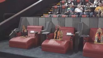 9神明看電影！「真武大帝」3聖筊答應出門