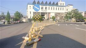 彰化大村，酒醉男，找不到錢包，把防撞桿出氣包，狂踢打壞，賠償償2萬2950元(圖／翻攝畫面)