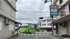 花蓮瑞穗發生客運擦撞行人事故。（圖／翻攝畫面）