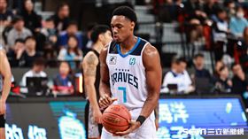 ▲東超聯賽，富邦勇士球員伊波卡執行罰球。（圖／記者劉彥池攝影）