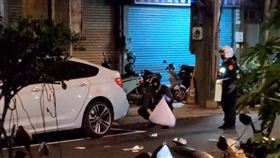 大同區清晨，蘭州街，街頭砍人，3人多處刀傷，全身血倒地，1死2傷(圖／翻攝畫面)