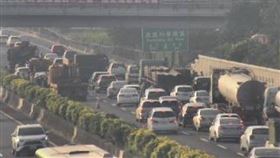 國1 5客車追撞。（圖／翻攝自高公局）