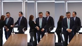 柯文哲「從中穿越」打斷馬英九握手（圖／國民黨提供）