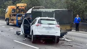 國一苗栗北上2車追撞，1人無呼吸心跳送醫。（圖／翻攝記者爆料網）