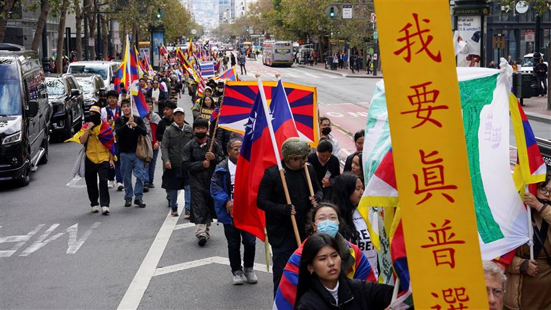 APEC反習抗議遍地開花　民眾揮舞台灣國旗