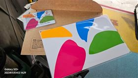 好心提醒乘客下車，「巨大版悠遊卡」被偷，台中司機傷心，悠遊卡公司送他一張官方特製悠遊卡(圖／翻攝自司機臉書)