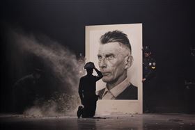 國家機器中的平庸之惡　素人扮警舞台上赤裸刑求（業配勿用）