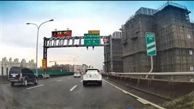 檢舉魔人，台74線，太平中山路，排隊依序下交流道 未全程打方向當被檢舉開罰3000元(示意圖／翻攝自台74路況即時路況互助會)