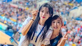 ▲李晧禎和Fubon Angels丹丹同框。（圖／丹丹提供、低卡攝影）