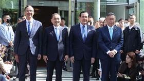 藍白政黨協商，民眾黨主席柯文哲、前總統馬英九、國民黨總統參選人侯友宜、國民黨主席朱立倫進行說明。（圖／記者邱榮吉攝影）