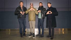 「 Il Divo美聲男伶」大衛（左起）、薩巴斯汀、史帝文、厄斯來台開心比愛心。（圖／Live Nation Taiwan提供）