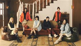 韓國大勢女團 IVE 穿上PUMA Snowbae 暖心過冬。（圖／品牌業者提供）