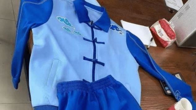 學校運動服設計太醜！媽怒公審：像穿壽衣