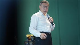 黃帝穎律師批評，柯文哲嘴喊反對密室政治，結果，昨晚跑去國民黨金主公司，跟朱侯密會「不到一天內就自己打臉自己。」（圖／翻攝自柯文哲臉書）