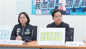賴香伶、邱臣遠。（圖／民眾黨立院黨團提供）