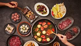 拿身分證！姓名「中1字」爽吃溫體牛免錢（圖／翻攝自宣牛溫體牛肉火鍋臉書）