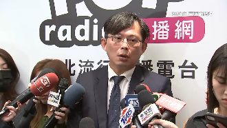 黃國昌披白袍　太陽花世代：背叛學運精神