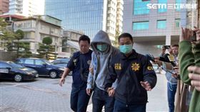 裕隆隊球員柯旻豪因假球案被帶回刑事局偵訊。（圖／記者楊忠翰攝影）