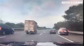 無視警車攔查　囂張黑車國三飆速還逼車(圖/翻攝畫面)
