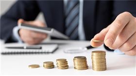 通膨對新台幣的影響，使貨幣價值下滑。（圖 / 資料圖取自freepik）