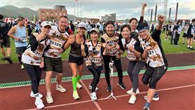 溫士凱（右）與各界達人一同前往挑戰馬祖馬拉松。（圖／馬祖馬拉松提供）