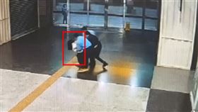 新北,板橋車站,置物櫃,主廚刀,西瓜刀,女大生,保全員,