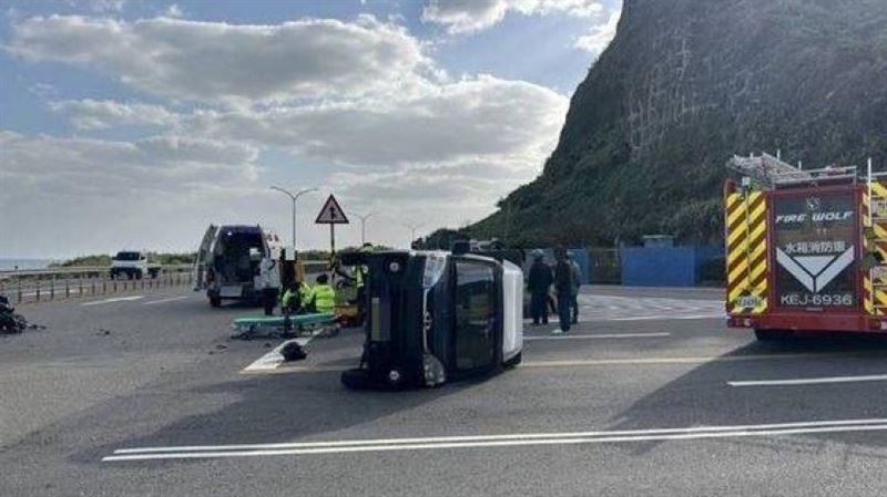 核一廠前貨車撞紅牌重機　2人自行脫困