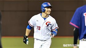 ▲台北大巨蛋測試賽，陳聖平擊出首支全壘打。（圖／記者劉彥池攝影）