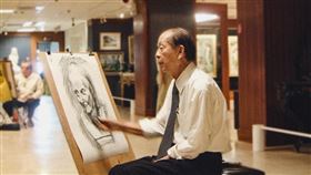 ▲許文龍2003年於舊館展廳臨摹（圖／翻攝自奇美博物館官網）