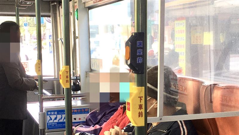 搭公車見讓座鈴！網：年輕人不懂敬老尊賢