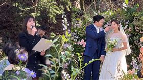 正妹女星低調完婚「大3歲男演員」！她唸賀詞落淚...在場賓客也哭了。（圖／翻攝自langleeschool IG）