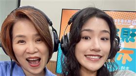 楊月娥（左）與女兒小蓁近期開設PODCASE「楊肉盧」（圖／經紀人提供）