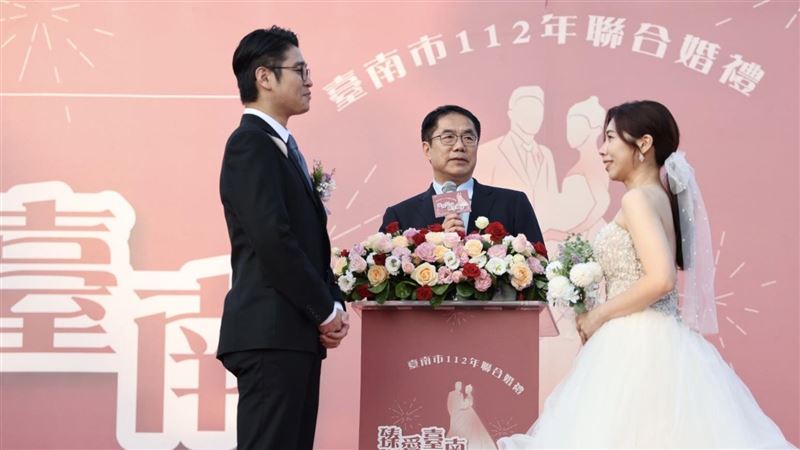 南市聯合婚禮  黃偉哲為50對新人送上祝福