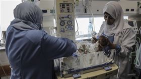 世衛稱加薩最大醫院情況惡劣，31早產兒被撤離。（圖／美聯社／達志影像）