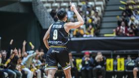 新北國王李愷諺砍進致勝三分彈。（圖／PLG聯盟提供）