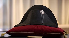 拿破崙（Napoleon Bonaparte），雙角帽，拍賣6700萬天價（圖／路透／達志影像）