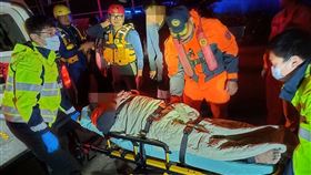 台中大安海濱，海水域場衝浪失蹤，張男幸運獲救（圖／翻攝畫面） 