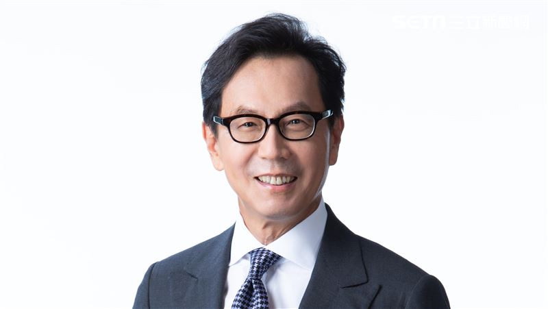 創校第8位！富邦董座蔡明忠獲頒名譽博士