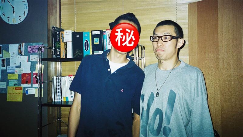 熱狗同父異母哥哥是他　網見同框合照笑翻