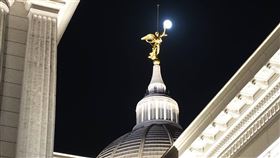 奇美博物館守護天使24小時點亮