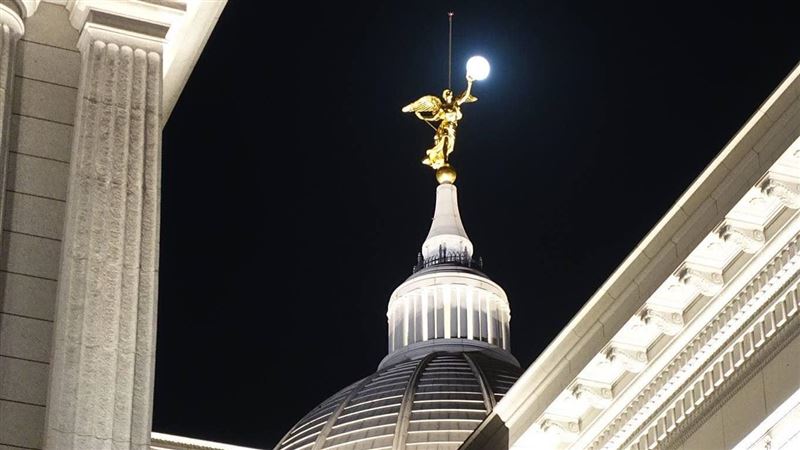 許文龍化身天使　24小時點亮奇美博物館