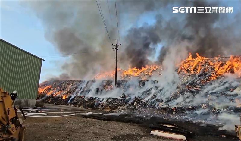 苗栗垃圾山火警全面燃燒　恐燒1個月才滅
