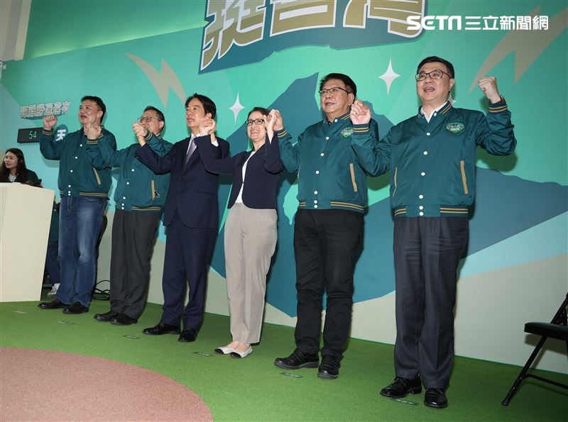 賴清德宣布副手蕭美琴互動合影。（圖／記者邱榮吉攝影）