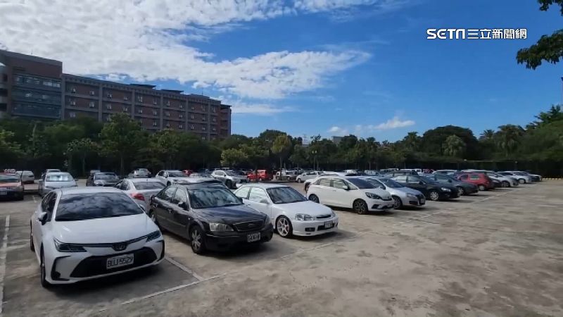 校園停車場「甩尾剎不住」險衝撞千萬超跑