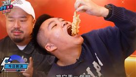 Joeman到東京拍業配，阿達（左）前來合作（圖／翻攝自Joeman YT）