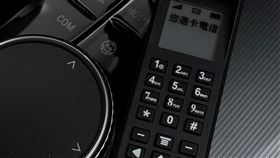 「酷炫黑金剛造型悠遊卡」，充滿復古懷舊風，掀起四、五年級生的回憶。