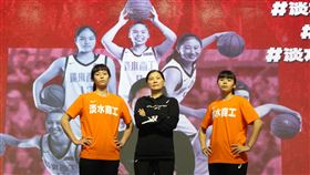 淡水商工女籃蘇天心、主帥陳美莉。（圖／高中體總提供）