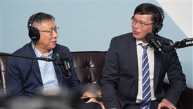 柯文哲上館長「誰來talk館」網路節目，與黃國昌直播。（圖／民眾黨提供）