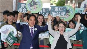 賴清德、蕭美琴赴中選會登記參選總統副總統，搶得頭香。（圖／記者邱榮吉攝影）