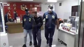 屏東徐男放火燒傘兵營區後，數度變裝逃逸17日，高雄地院最終重判4年2月徒刑。（圖／翻攝畫面）